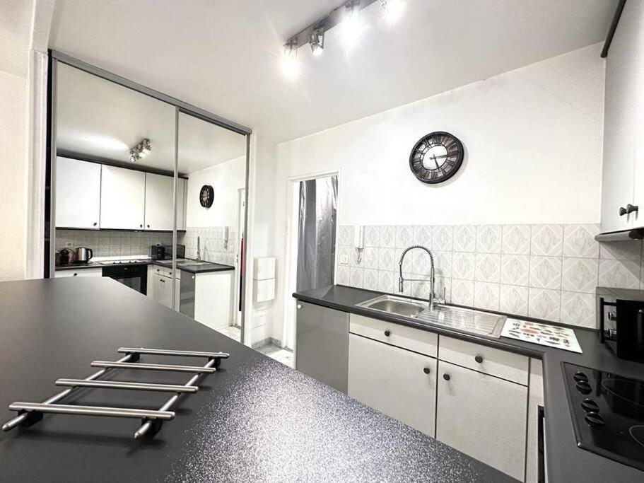 Beau Studio Centre Juan Les Pins A 300M Des Plages Antibes Bagian luar foto